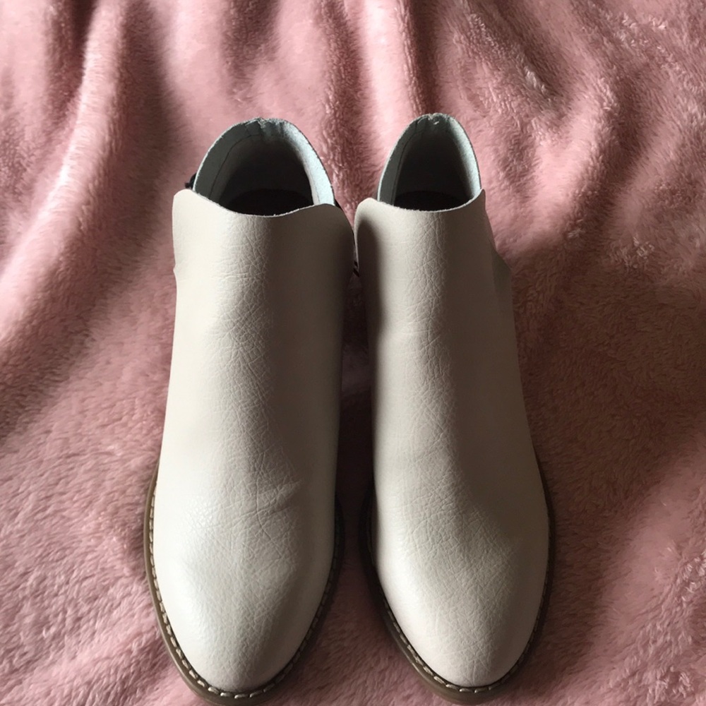 Universal Thread Booties - Picture 4 of 4